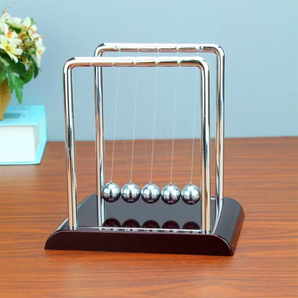 NewtonCradle: El arte del movimiento constante